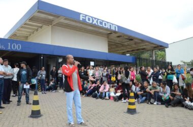 Trabalhadores da Foxconn rejeitam alterações nos benefícios e valor da PLR