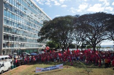 Centrais sindicais criticam aumento da taxa básica de juros