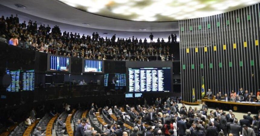 Economistas apontam irresponsabilidade do Congresso ao aprovar aumento de gastos