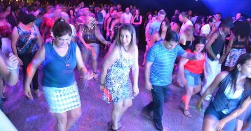 Noite do Flash Back no Clube de Campo reviveu os bons tempos