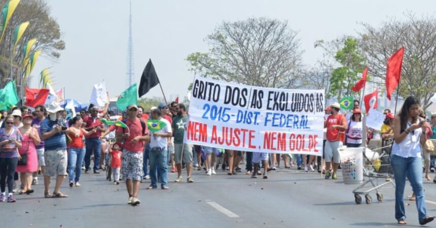 Movimentos sociais protestam na Esplanada dos Ministérios