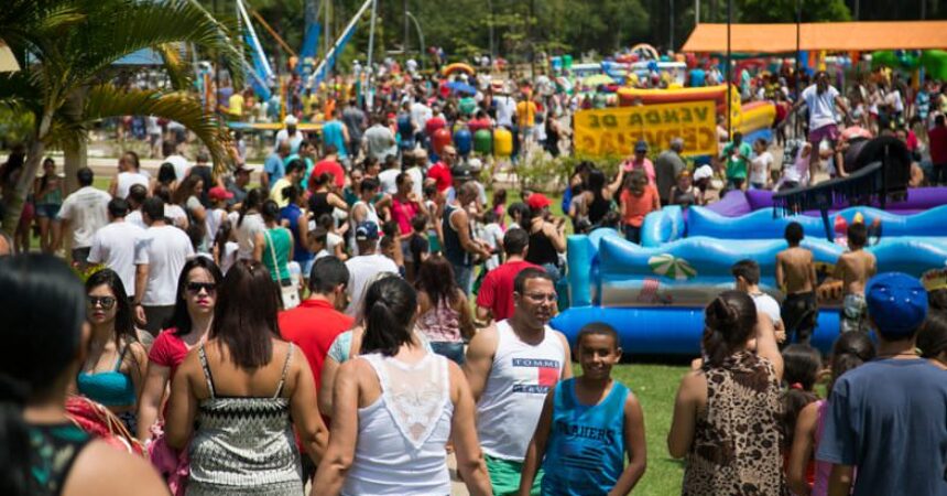 Mais de 10 mil pessoas se divertem na festa do Dia das Crianças
