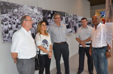 Diretoria da Mahle visita a sede e conhece o Museu do Metalúrgico