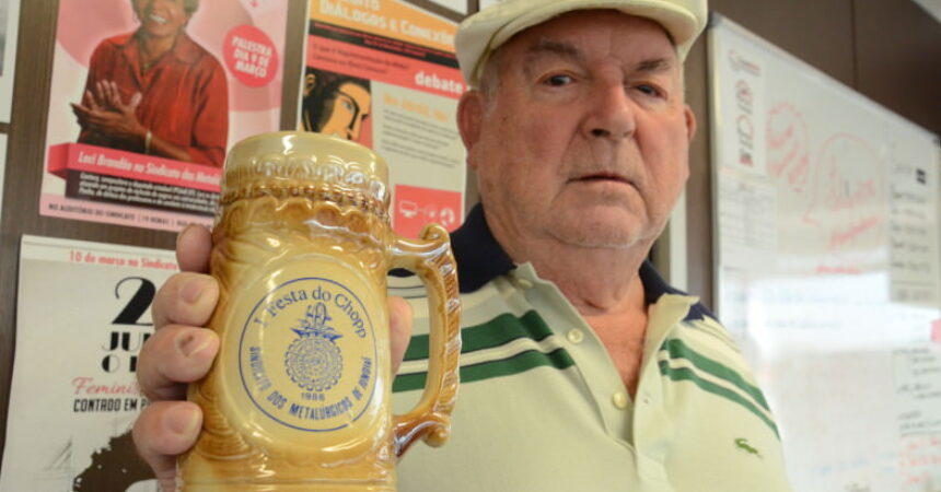 Caneca da 1 ° Festa do Chopp do Sindicato está no acervo do Museu