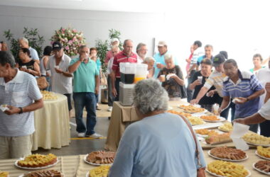 Aposentados comemoram seu dia com café da manhã no Sindicato