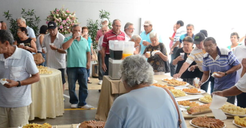 Aposentados comemoram seu dia com café da manhã no Sindicato