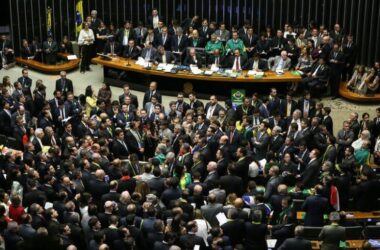 Impeachment de Dilma ainda precisa passar pelo Senado