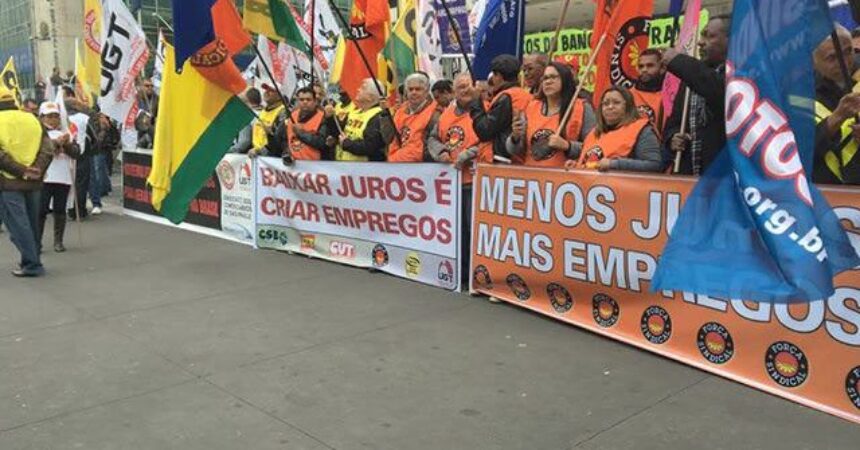 Centrais sindicais realizam manifestação contra juros altos