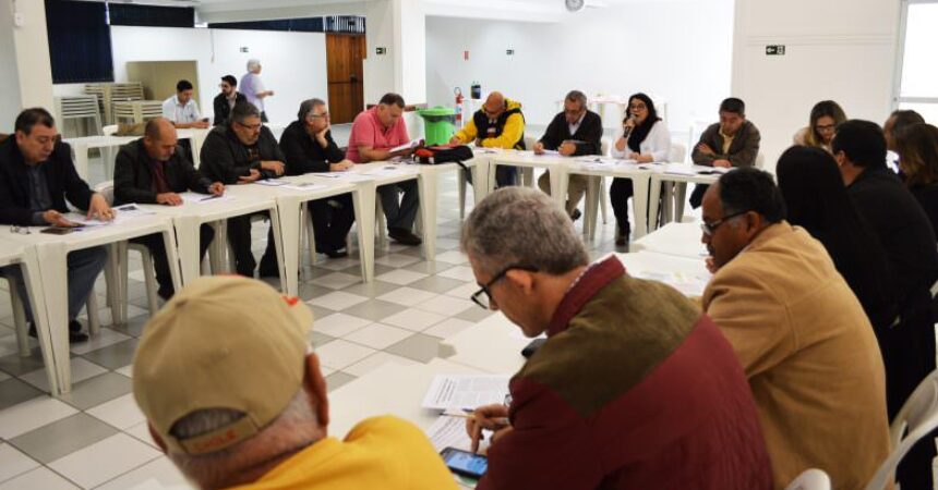 Ataques contra direitos dos trabalhadores e aposentados pautaram reunião intersindical
