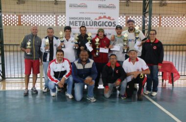 Dupla da Foxconn é campeã no Torneio de Truco dos Metalúrgicos