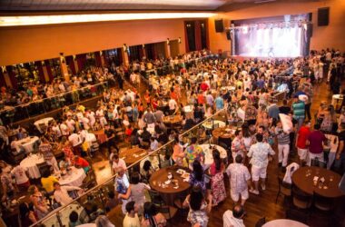 Baile Tropical enche de cores e animação o Espaço M