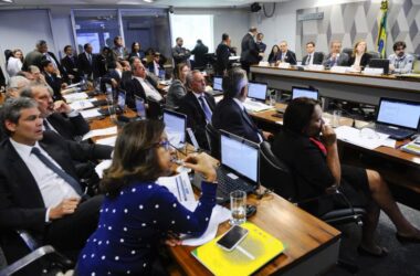 Oposição apresenta propostas alternativas à  PEC dos Gastos Públicos