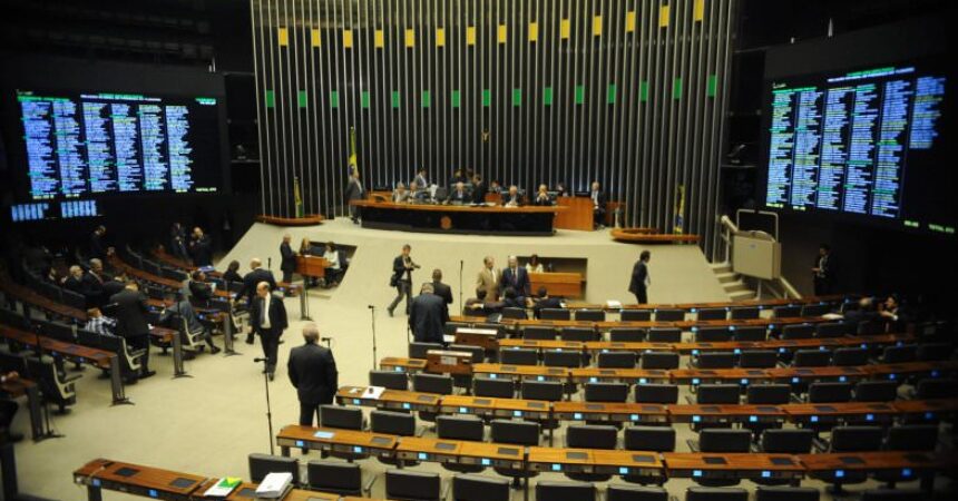 Câmara: projeto que altera regras do auxílio-doença deverá ser votado hoje