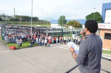 Trabalhadores da OKI aprovam PLR  e calendário de compensações