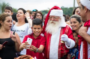 Papai Noel desce de helicóptero e encerra campanha de Natal dos metalúrgicos
