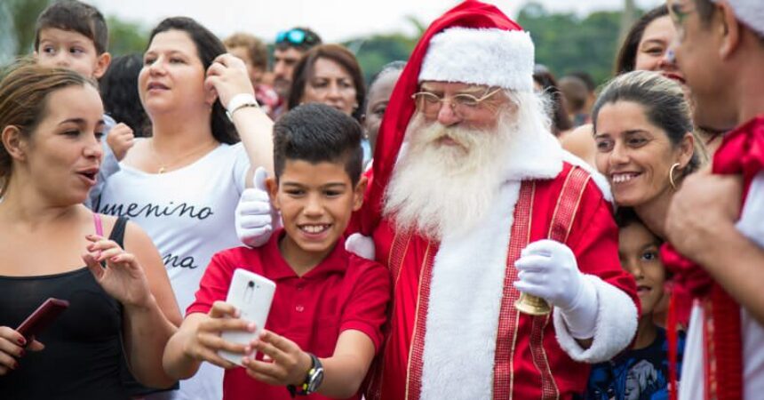 Papai Noel desce de helicóptero e encerra campanha de Natal dos metalúrgicos