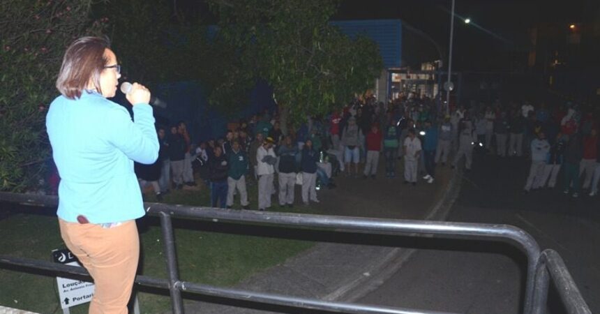 Trabalhadores da Deca fazem protesto por PLR