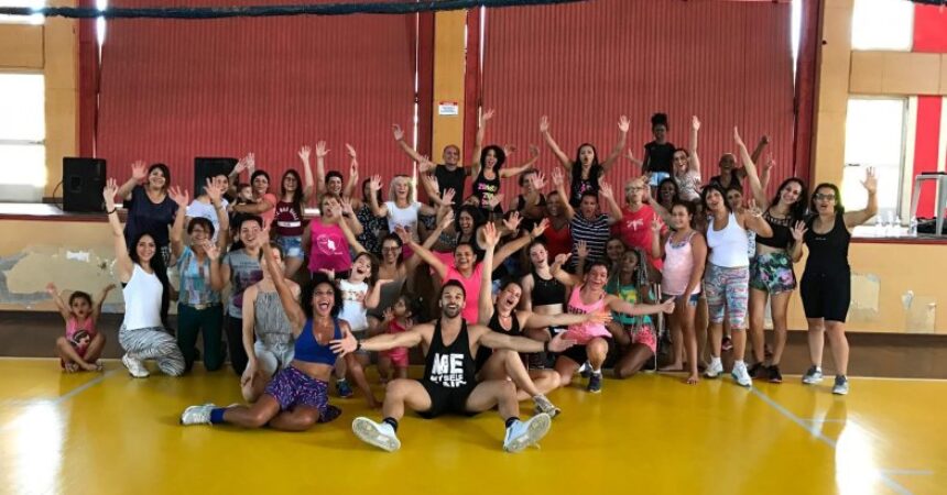 Aula de zumba e conscientização no Clube de Campo