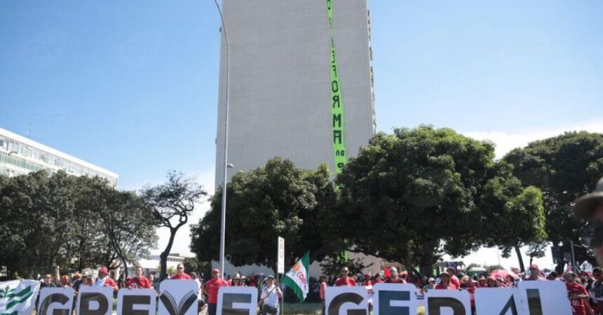 Reformas trabalhista e previdenciária serão foco de atenção do Congresso nesta semana