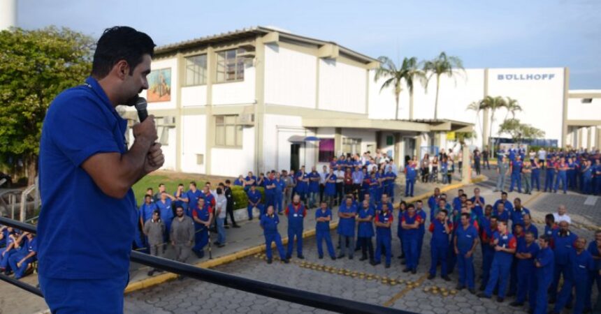 Ato sindical reúne trabalhadores da Böllhoff e Neumayer Tekfor