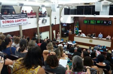 Dirigente da Intersindical utiliza tribuna livre e fala das reformas trabalhista e da Previdência