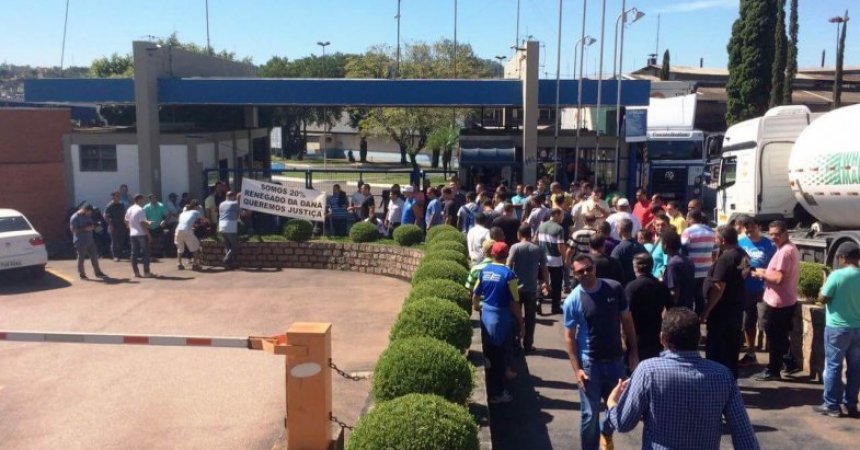 Em assembleia, demitidos da Sifco decidem por vigília na porta da empresa