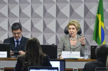 Comissão do Senado rejeita relatório da reforma trabalhista