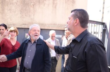 “Eles rasgaram a CLT, que é um acúmulo de conquistas”, diz Lula em reunião reservada