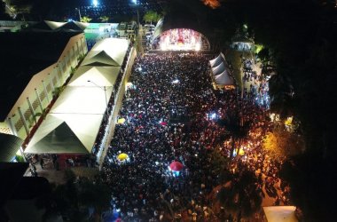 Grande sucesso o show de  Henrique & Juliano na arena externa do Espaço M