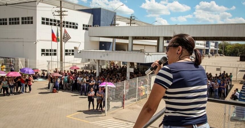 Assembleia na Foxconn discute calendário anual