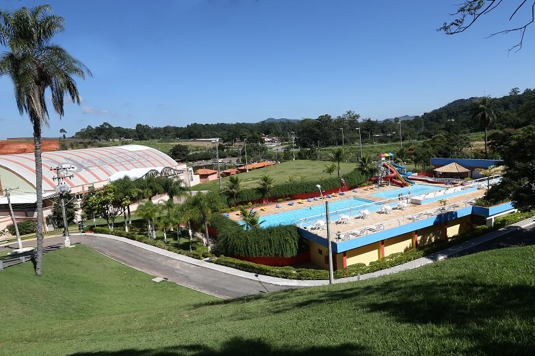 Sindicato reabre clube de campo para associados