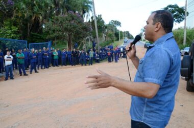 Sindicato se reúne com trabalhadores da Elino em assembleia de conscientização