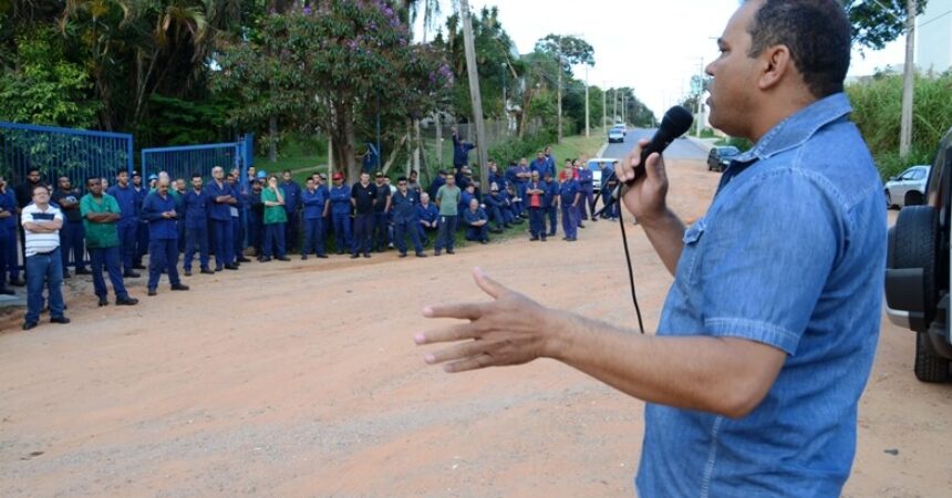 Sindicato se reúne com trabalhadores da Elino em assembleia de conscientização