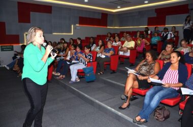 “Auto-estima é o quanto você se honra”, ensina coach em palestra pelo Dia da Mulher