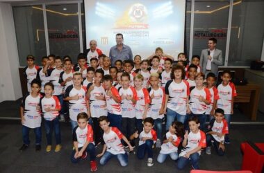 Metalúrgicos Futsal faz apresentação das equipes de iniciação para o Campeonato Paulista