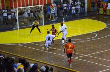 Jundiaí leva vantagem contra Sorocaba na decisão da Copa TV TEM