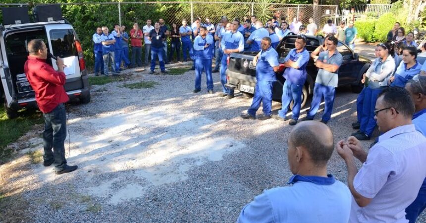 Trabalhadores em greve na Alpino