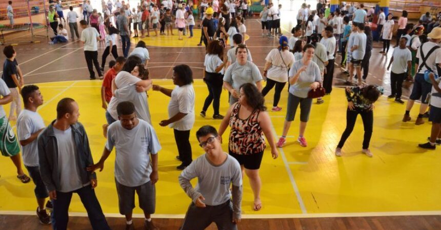 Criançada da APAE comemorou o Dia das Crianças no Clube de Campo