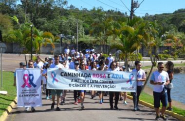 Rosa e azul se unem para falar de prevenção do câncer durante caminhada