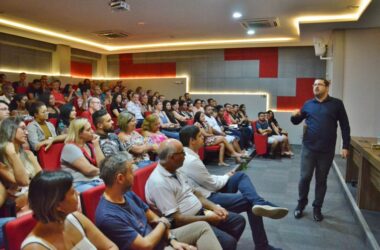 Palestra sobre “Inteligência Emocional” lota auditório do Sindicato