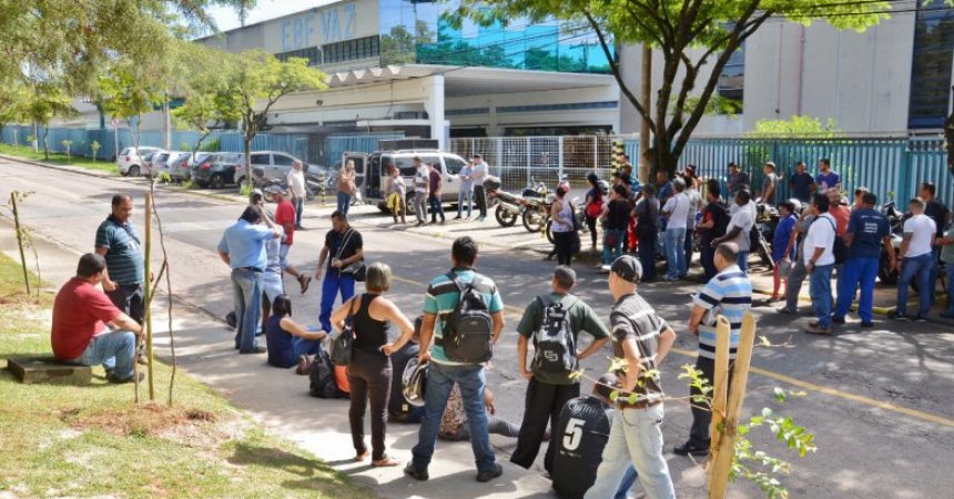 Trabalhadores da EBF Vaz cruzam os braços