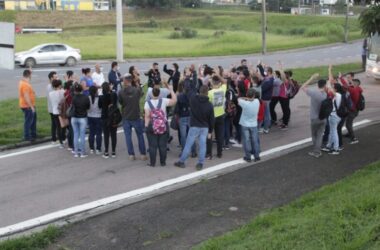 Compalead: trabalhadores do 3º turno aprovam calendário de compensações