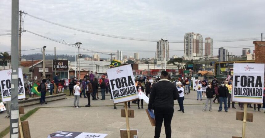 Manifestantes fazem ato contra governo federal em Jundiaí