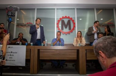 Fernando Haddad faz encontro com sindicalistas e militância e defende criação de empregos