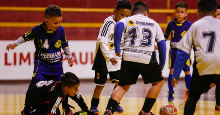 Equipes menores dão show de bola na Copinha Vermelho e Preto de Futsal 2022