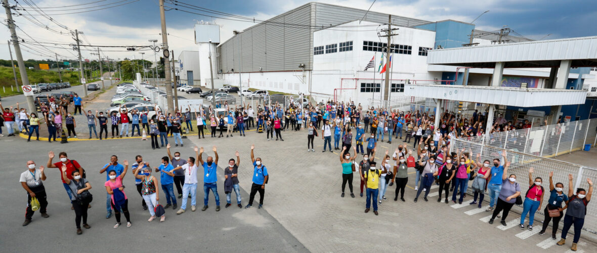 Em assembleia histórica, trabalhadores da Foxconn I aprovam fim da jornada aos sábados