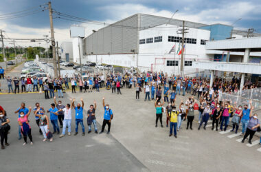 Em assembleia histórica, trabalhadores da Foxconn I aprovam fim da jornada aos sábados