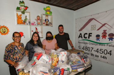Associação Criança Mais Feliz recebe alimentos doados na final do Futebol Society 2022