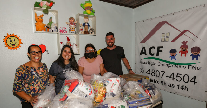 Associação Criança Mais Feliz recebe alimentos doados na final do Futebol Society 2022