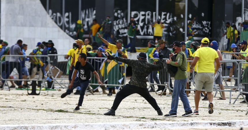 Centrais Sindicais exigem medidas enérgicas e exemplares contra atos terroristas